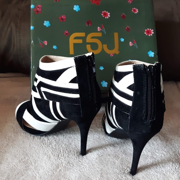 Stylish and Sexy - Picture 2 of 4